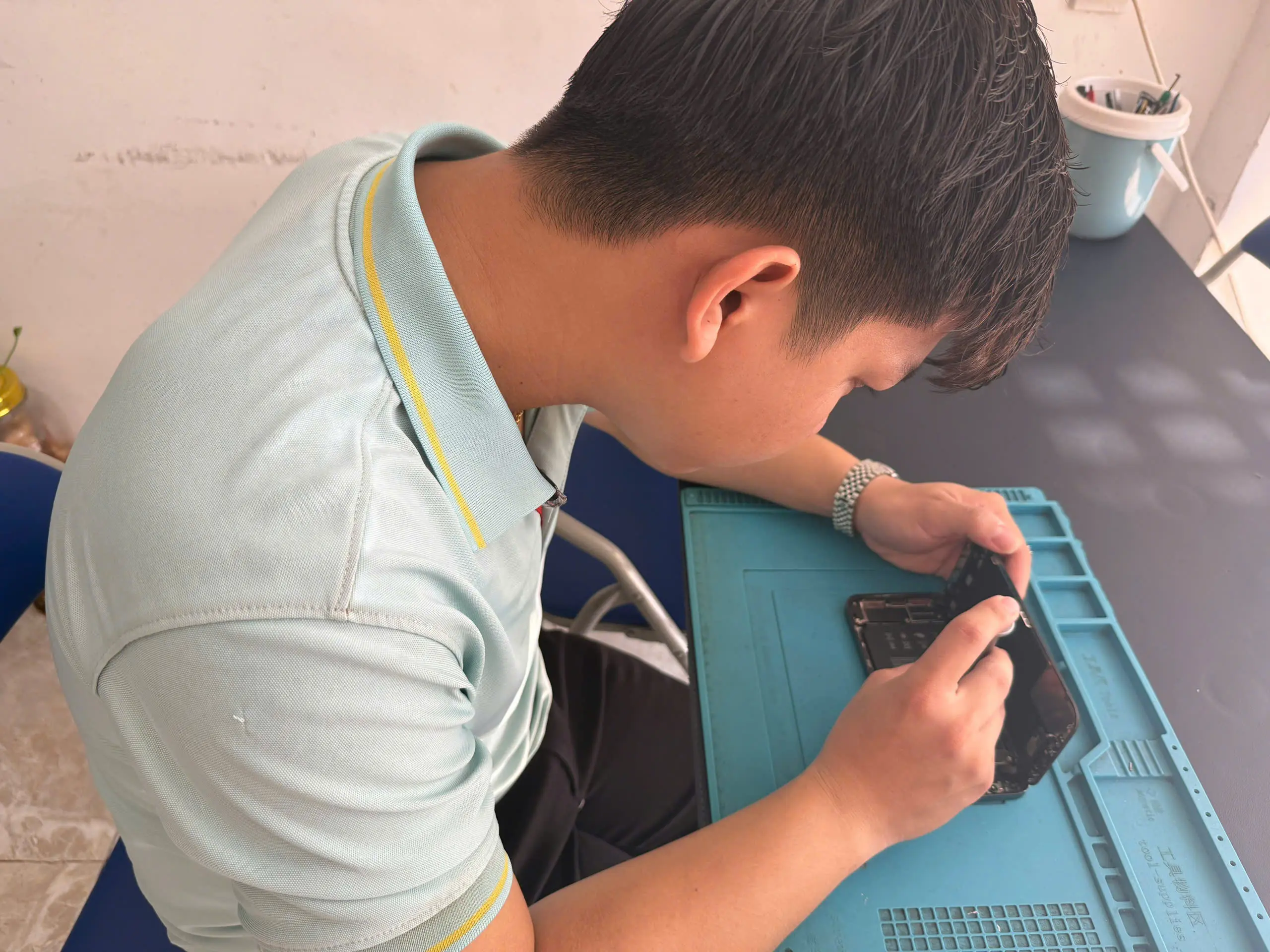 Thu mua điện thoại iphone 13, thay sửa pin theo yêu cầu