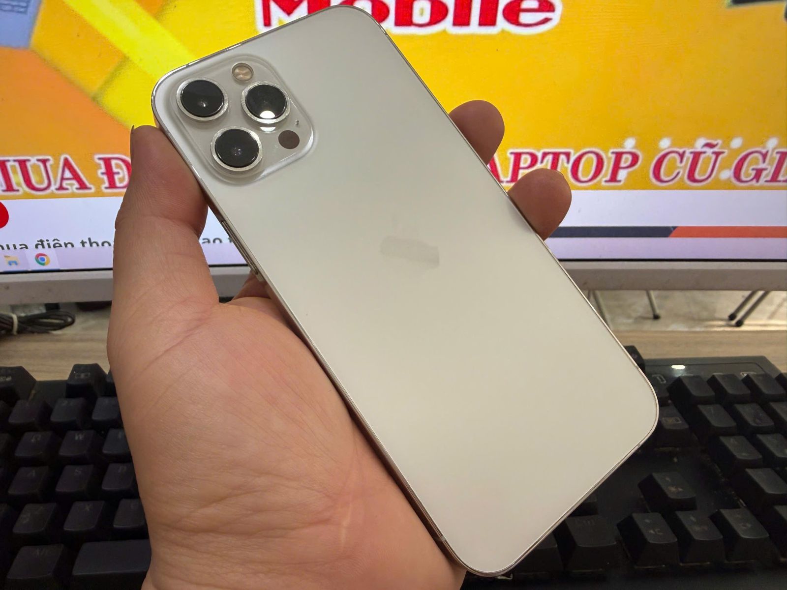 Dịch vụ thu mua smartphone mới 100% tại Nhân Mobile